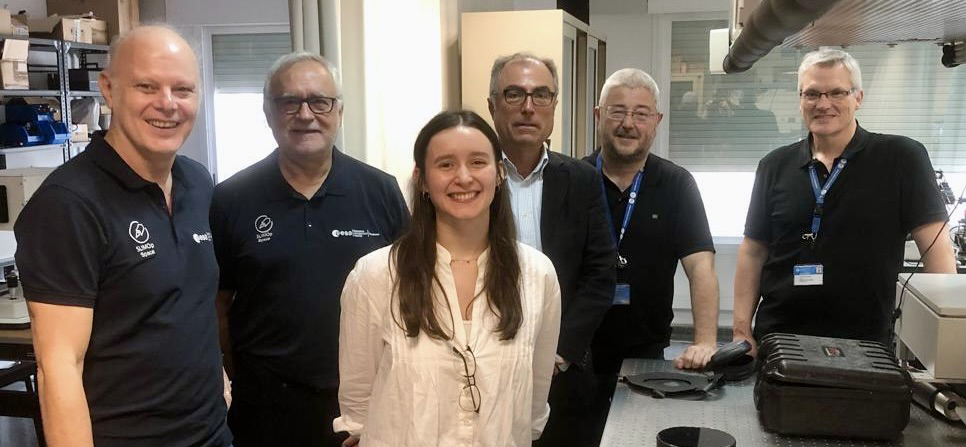 El equipo fundador de Slimop Space, junto a los especialistas del CD6 que han testado su tecnología óptica.